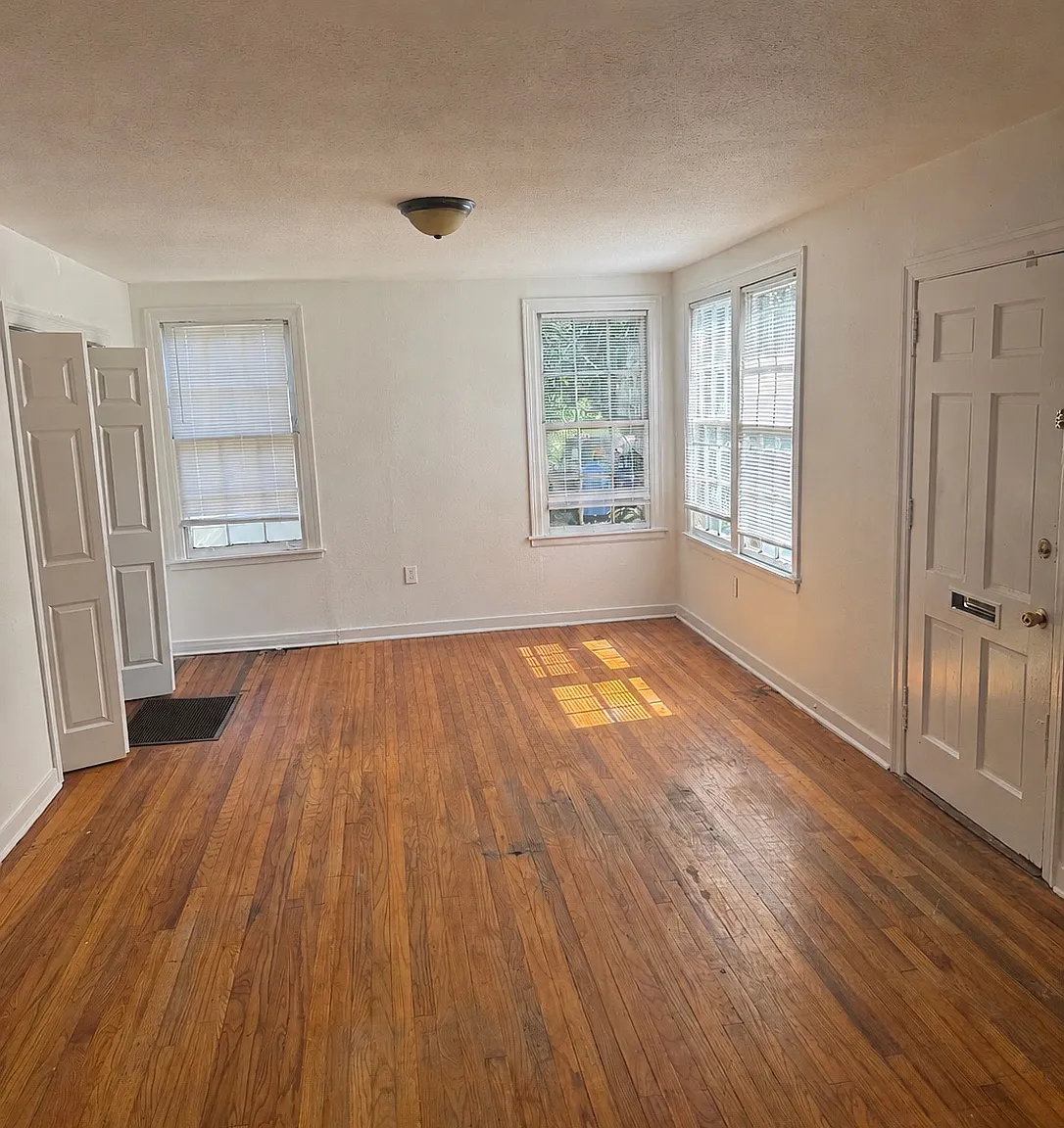 2314 Rhodes Ave — Photo 2