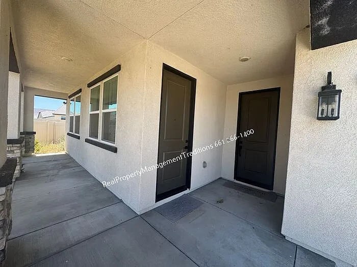 4 bed, 3.0 bath, 2415 sqft, $3,800 — Photo 2