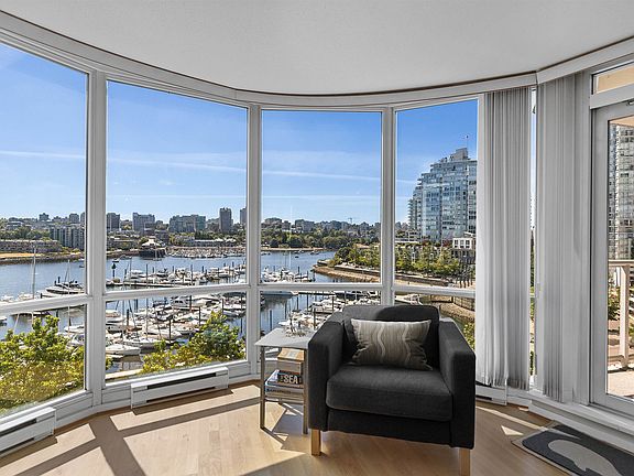 3rd image of 702-1077 Marinaside Cres #702