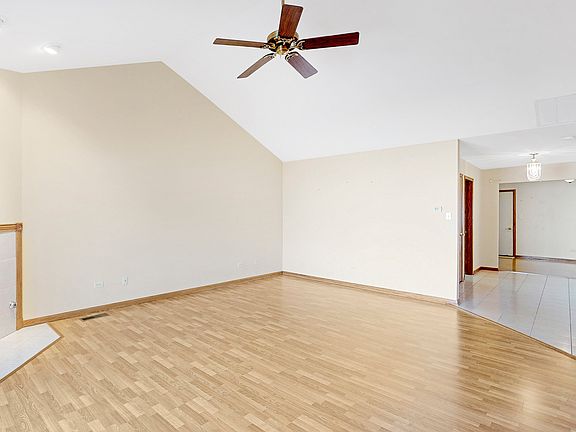 4th image of 16549 Fairfax Ct