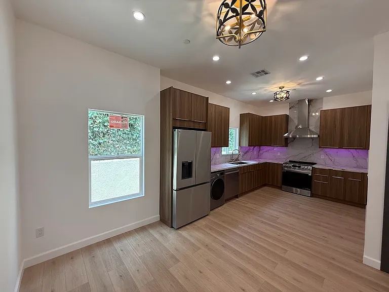 321 Porter St #B — Photo 3