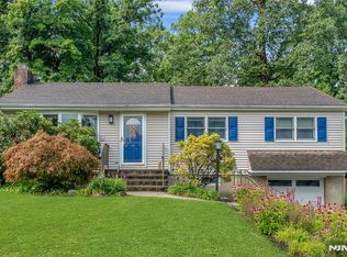 98 Walnut St, Oakland, NJ 07436
