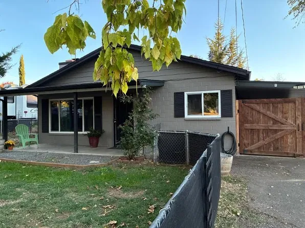 1029 NE Madrone St, Grants Pass, OR 97526