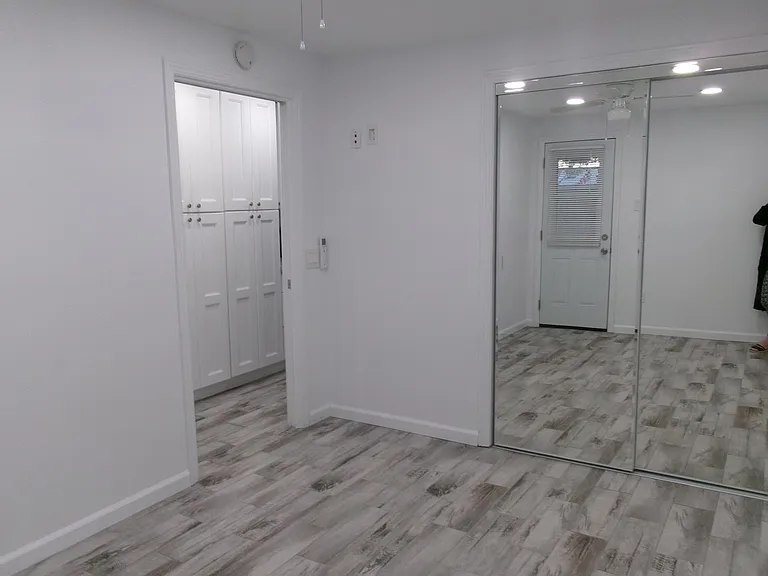 Bedroom has mirrored closets