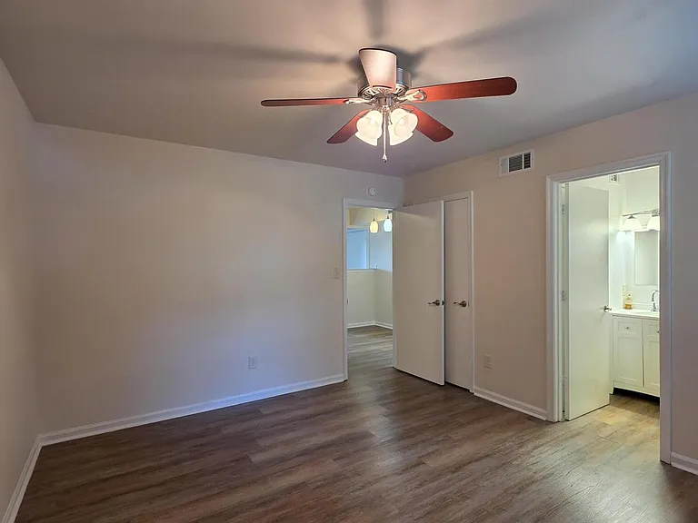 501 Walnut Ave SE #7 — Photo 7