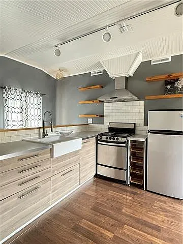 4728 Carondelet St #A — Photo 2