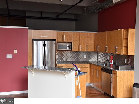 5th image of 1228 Arch St #6C