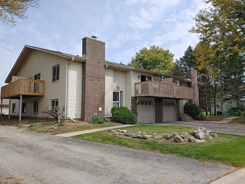 3 bed, 2.0 bath, 1200 sqft, $1,650