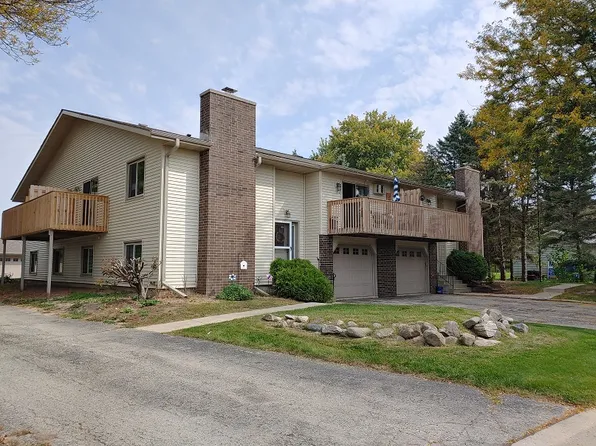 3 bed, 2.0 bath, 1200 sqft, $1,650, 12 Pine Ridge Ct #A, Watertown, WI 53094