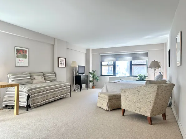 1036 Park Avenue 9B image 1 of 4