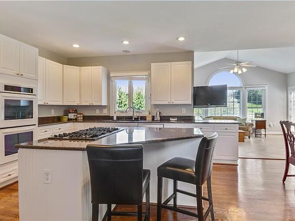4th image of 658 Nalls Farm Way