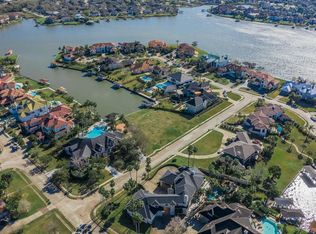 1310 Lakeway Dr, Seabrook, TX 77586