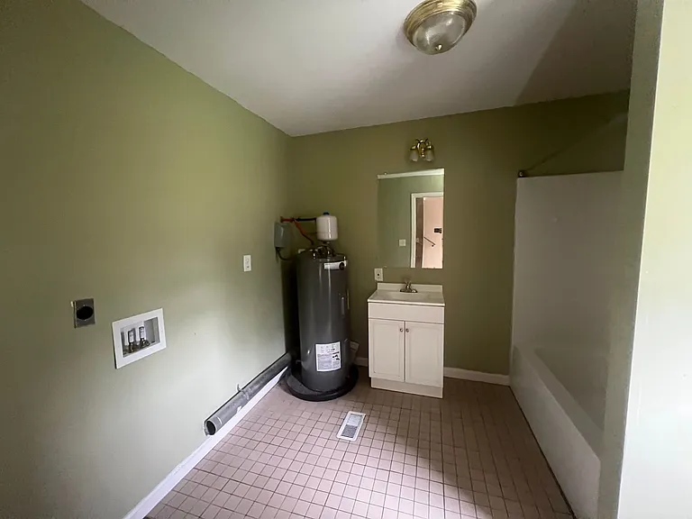 215 Brian Dr — Photo 4