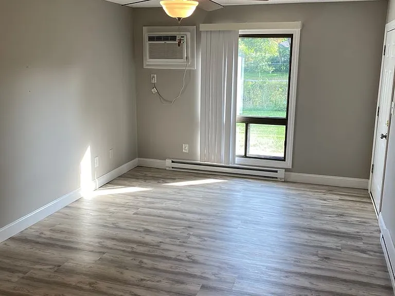 Spring Valley Apartments — Photo 5