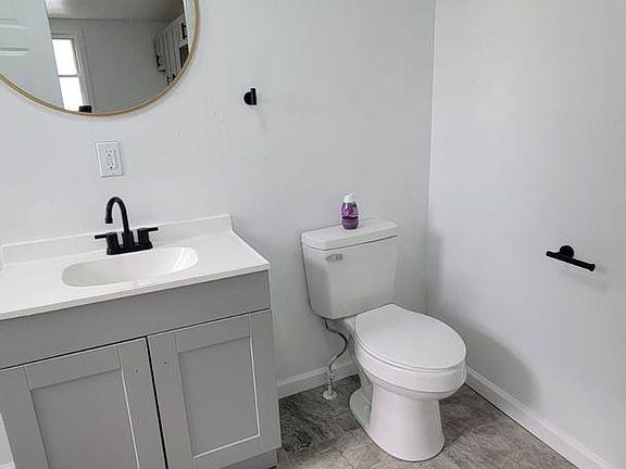 3rd image of 325-327 S Pierce St #3B-1BA-1394SQFT
