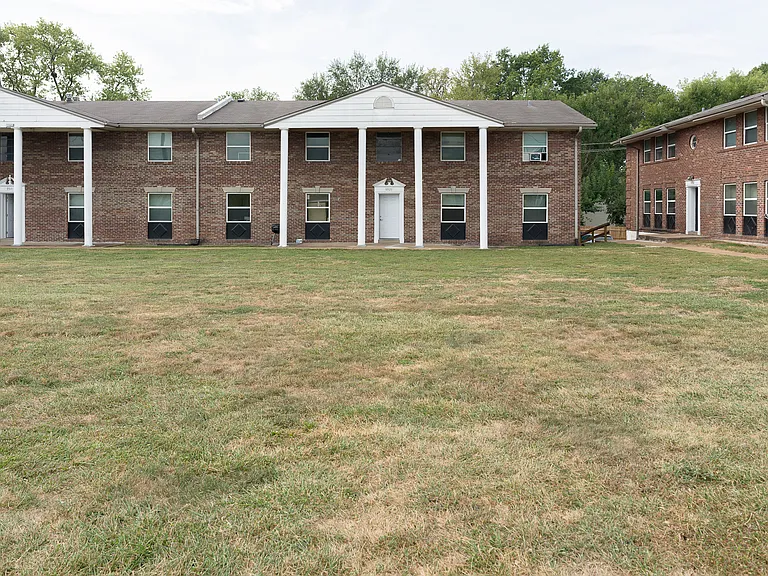Timber Place Apartments — Photo 1