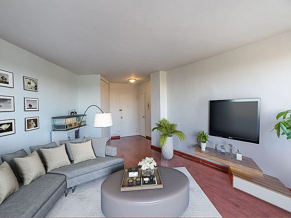 3rd image of 85-15 Main St Unit Penthouse H