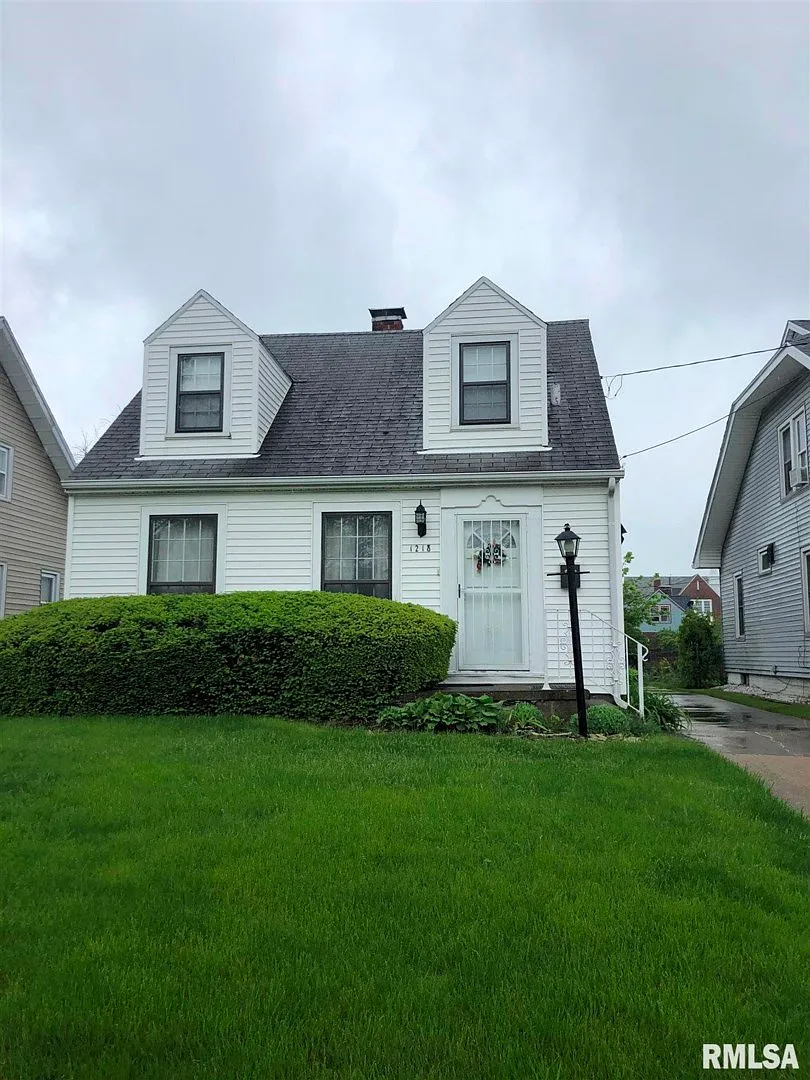 1218 W Margaret Ave photo 1