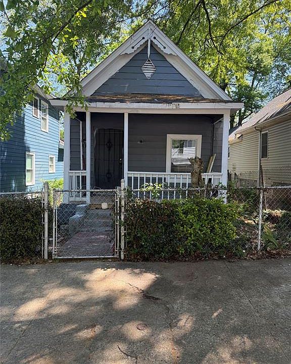1st image of 712 Garibaldi St SW