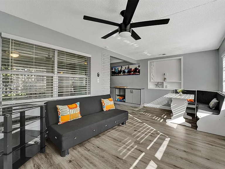 529 NW 8th St — Photo 30
