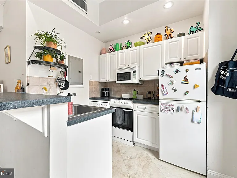 2218 Delancey Pl #3F — Photo 15