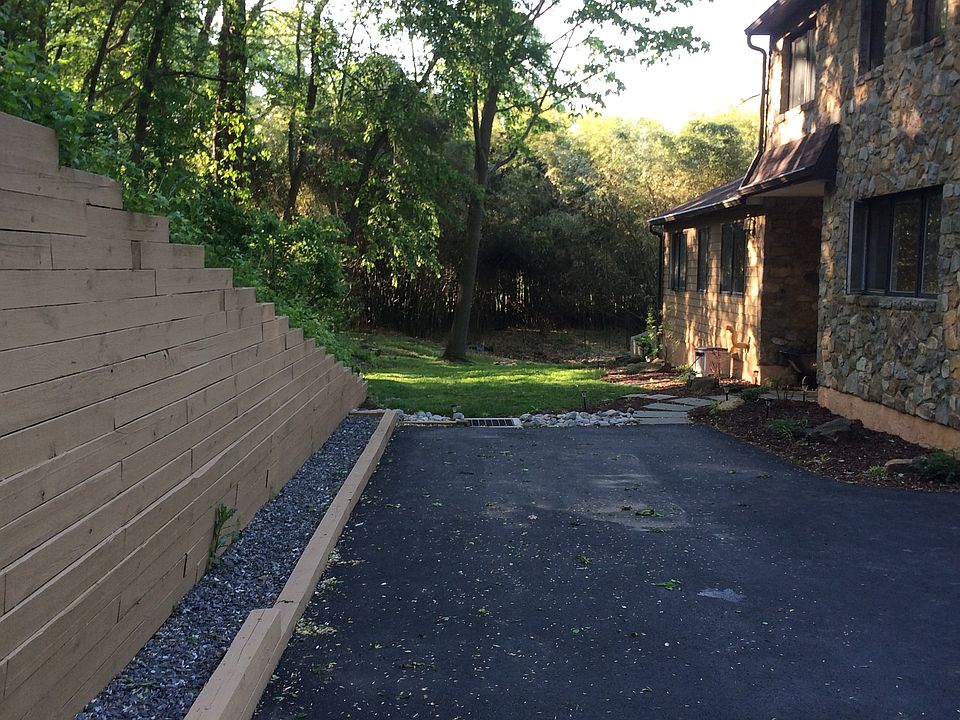 2nd image of 32 Brook Ln