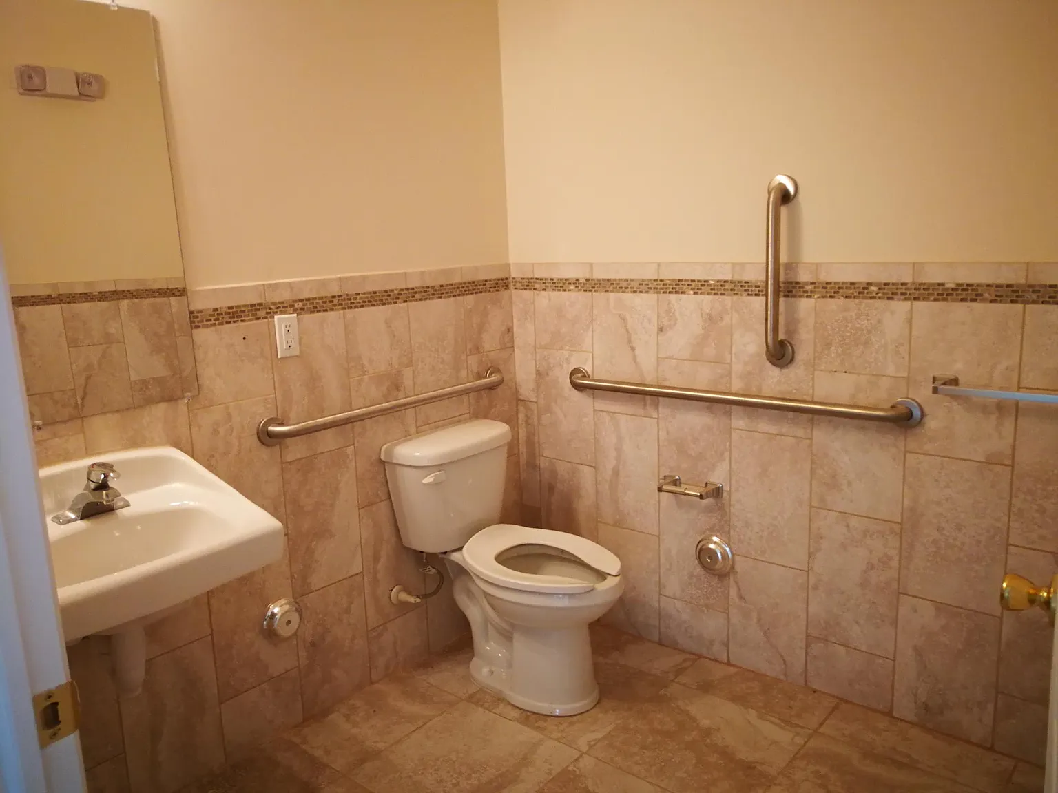 Studio, 2000 sqft, $2,700 — Photo 3