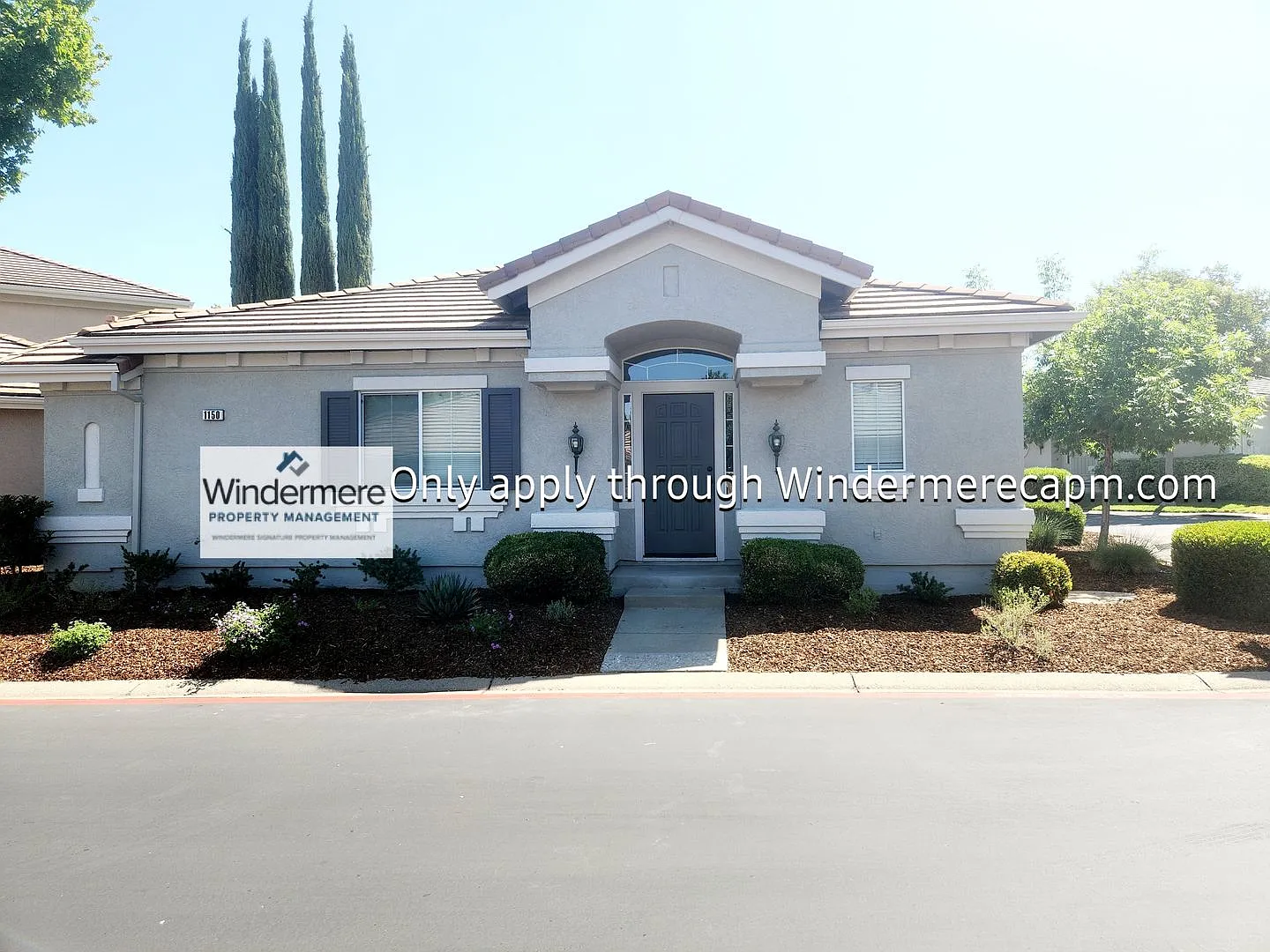 Bright 3 bedroom, 2 bath in Gated Community of Bentley Square! — Photo 1