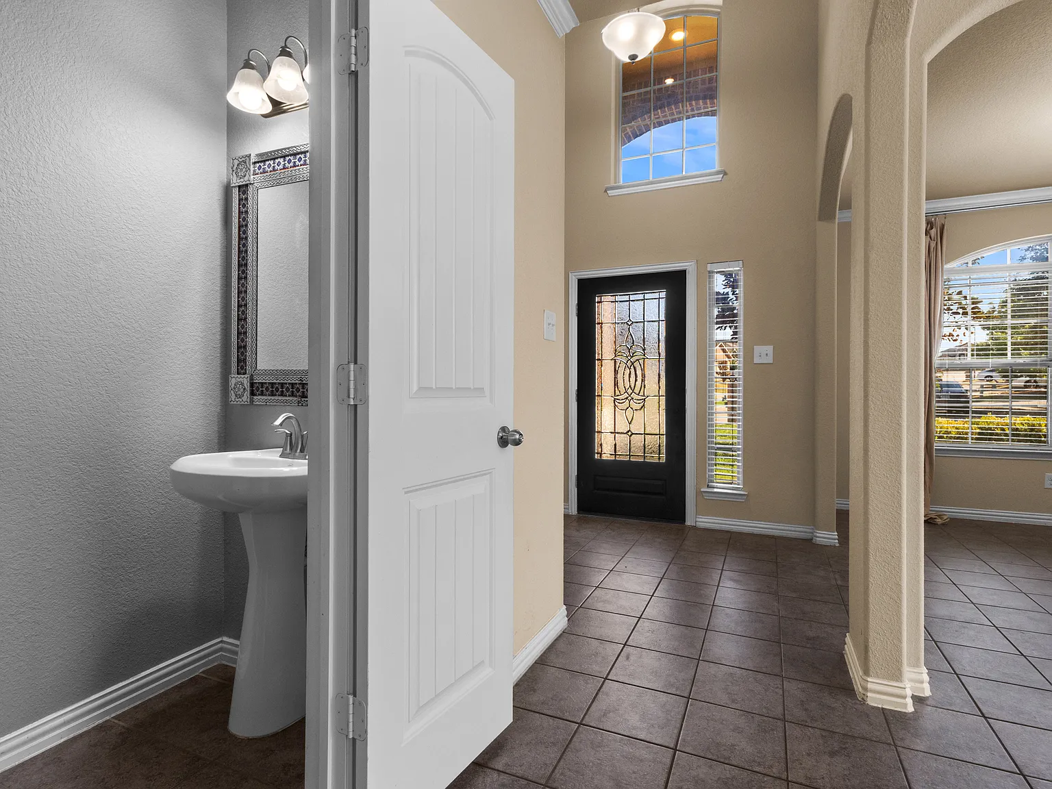 4 bed, 2.5 bath, 2415 sqft, $2,700 — Photo 4