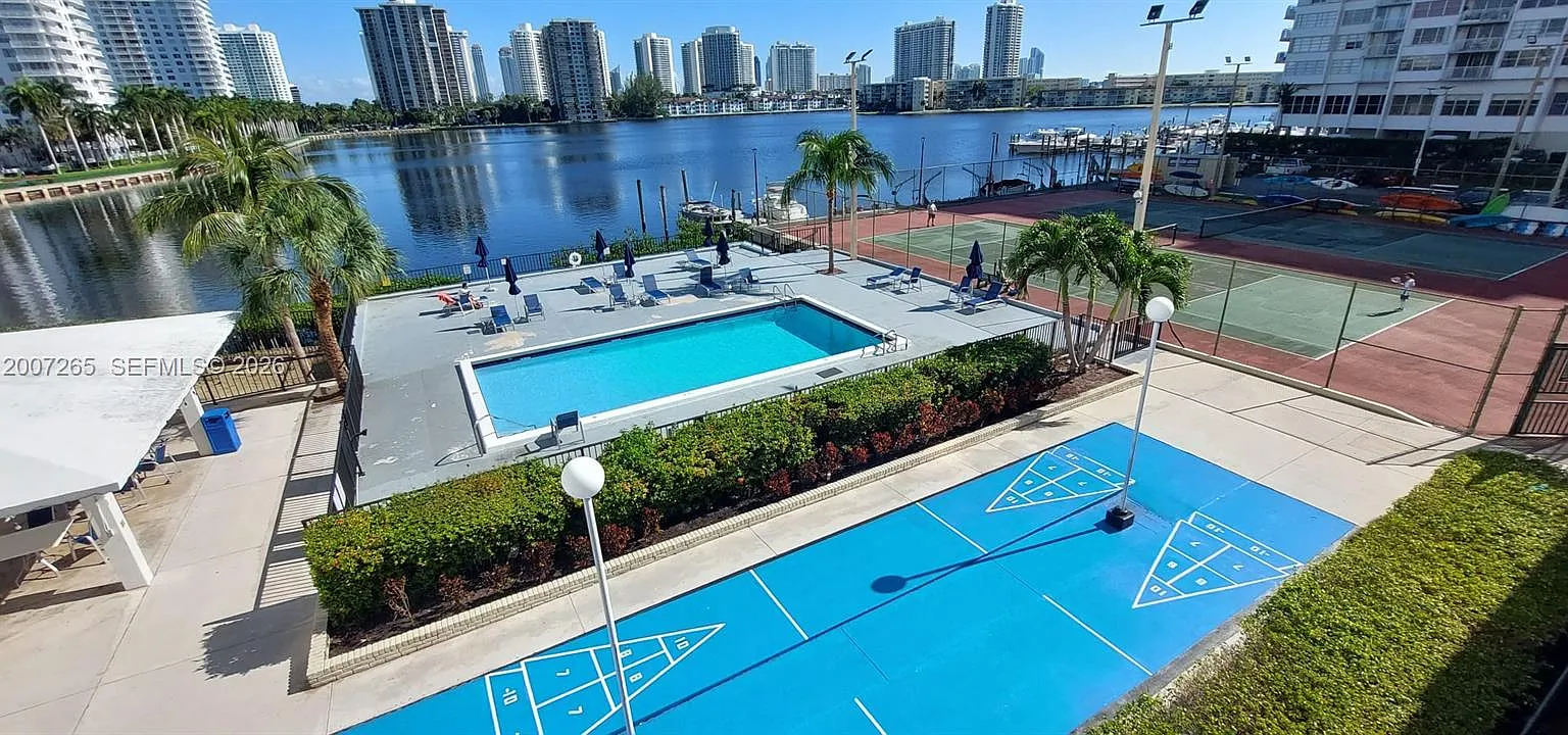 Commodore Plaza Condo — Photo 2