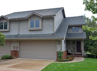 514 Frederick Ct, Oconomowoc, WI 53066
