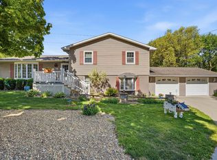 811 9th Ave SW, Independence, IA 50644