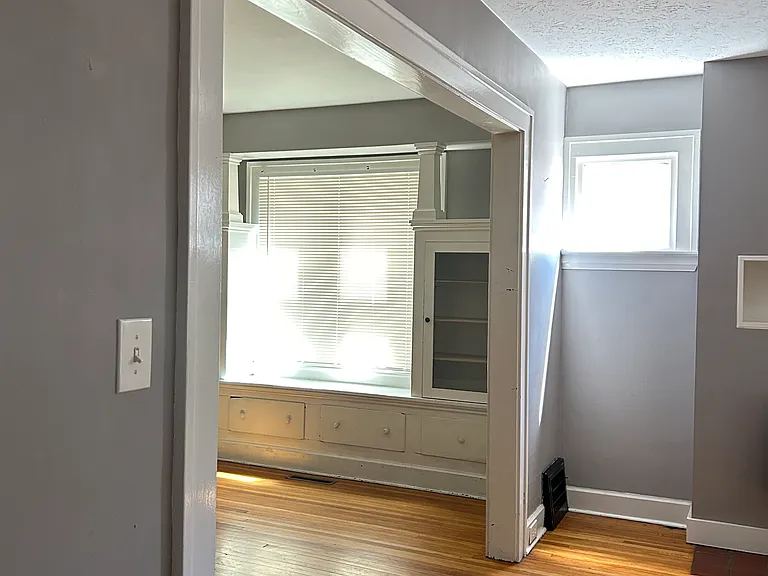 5806 Franklin Blvd — Photo 6