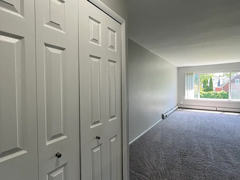 360 Walnut St — Photo 4