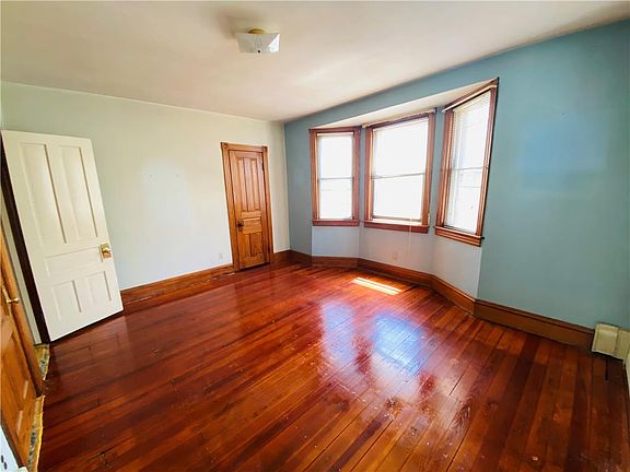 5th image of 837 N Lynn St