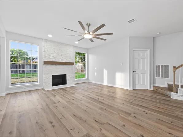 8010 Ashley Circle Dr N, Houston, TX 77071