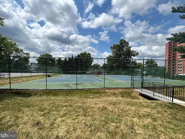 Tennis and pickleball courts