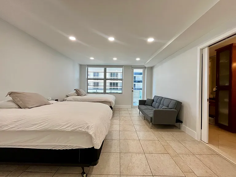 9511 Collins Ave #811 — Photo 8