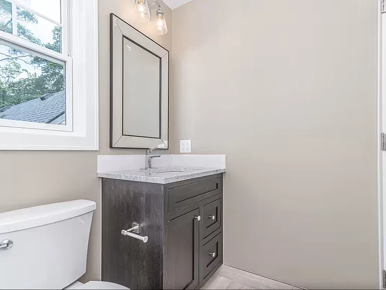 804 Henry St — Photo 33