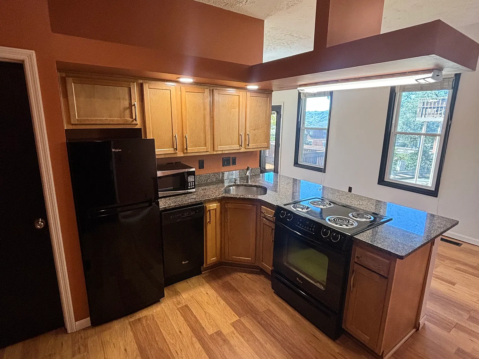 1 bed, 819 sqft, $1,300 — Photo 3