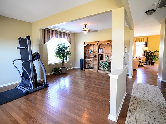 3rd image of 514 Gillcreek Ct