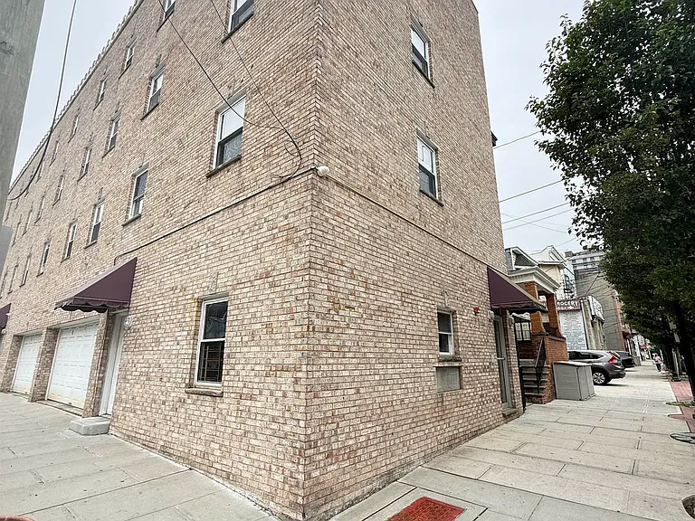 701 22nd St #3B — Photo 14