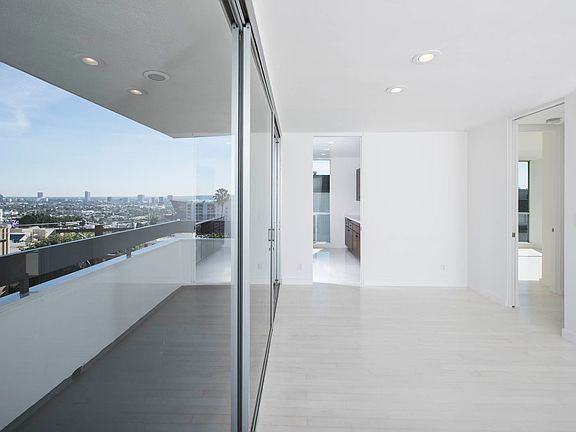 5th image of 1147 N Clark St APT 303