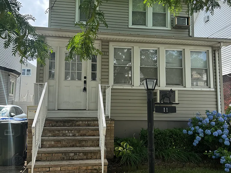 11 Ayer Pl — Photo 1