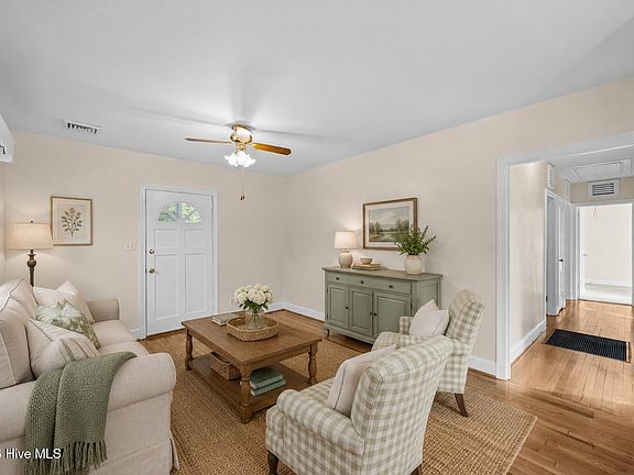 3rd image of 1603 Oakwood Avenue