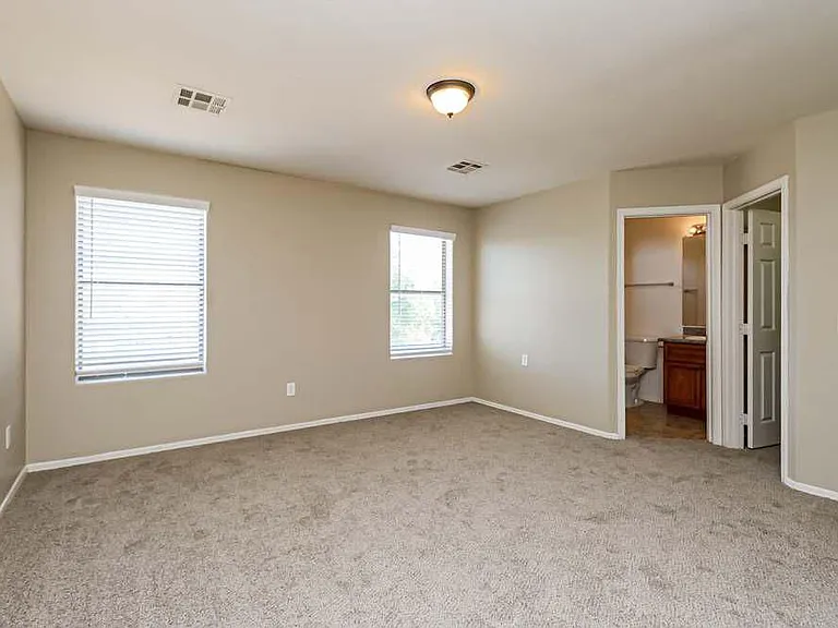 5815 S 11th St — Photo 3