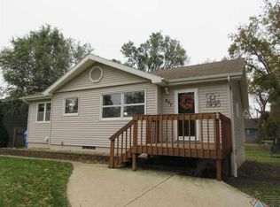 207 NW 9th St, Madison, SD 57042
