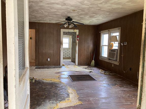4th image of 2437 Hawthorne Ave