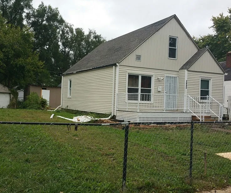 1843 Winfield Ave photo 1