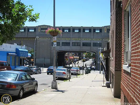 Rented by Realty 2000 Corp | media 10